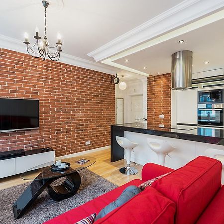 P&O Serviced Apartments Swietojanska Varsovia Exterior foto