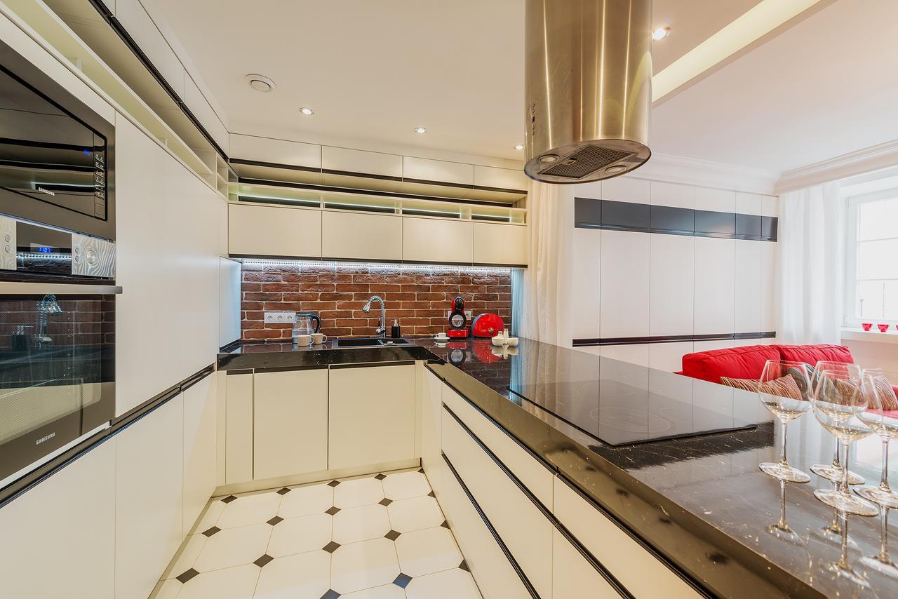 P&O Serviced Apartments Swietojanska Varsovia Exterior foto